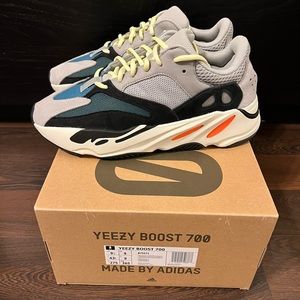 Yeezy Wave Runners 700